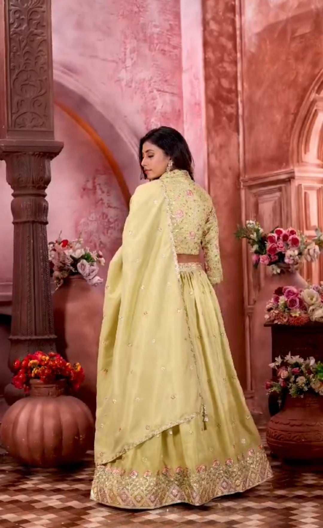 Gorgeous stylish crop top lehenga set š« size: L / XL