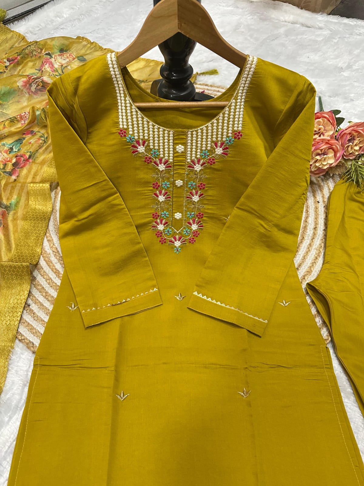 Elegant Partywear embroidery kurti pant dupatta set Size 38 40 42 44