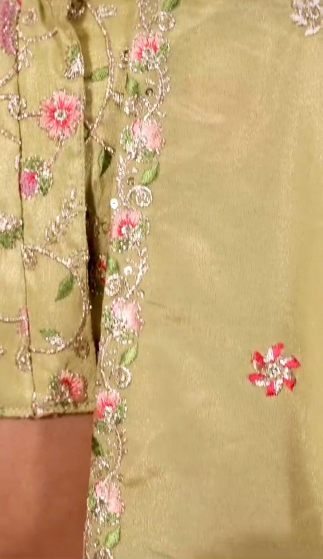 Gorgeous stylish crop top lehenga set 💫 size: L / XL