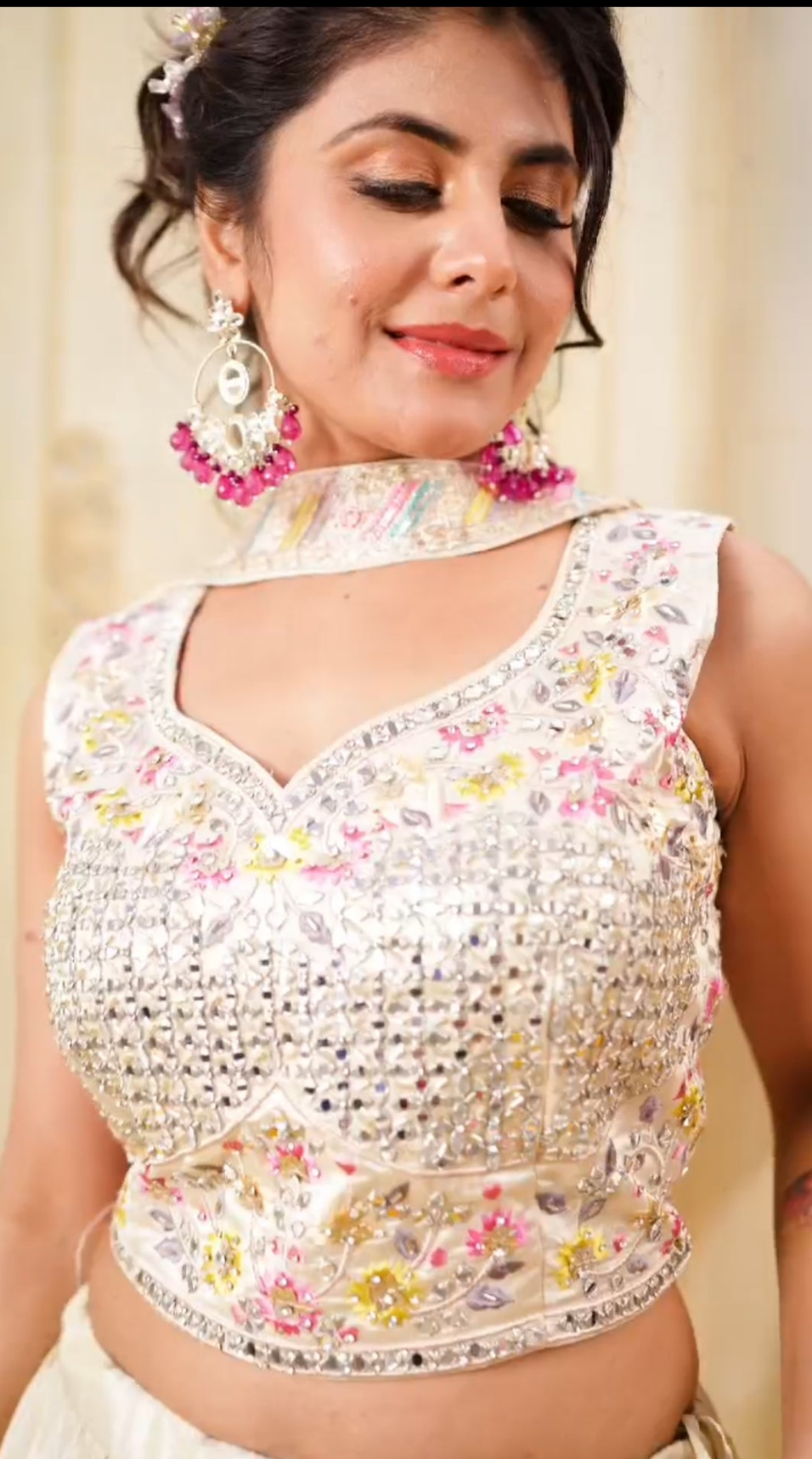 Off White Embroidered silk Lehenga set ✨️ size  L/ XL  available