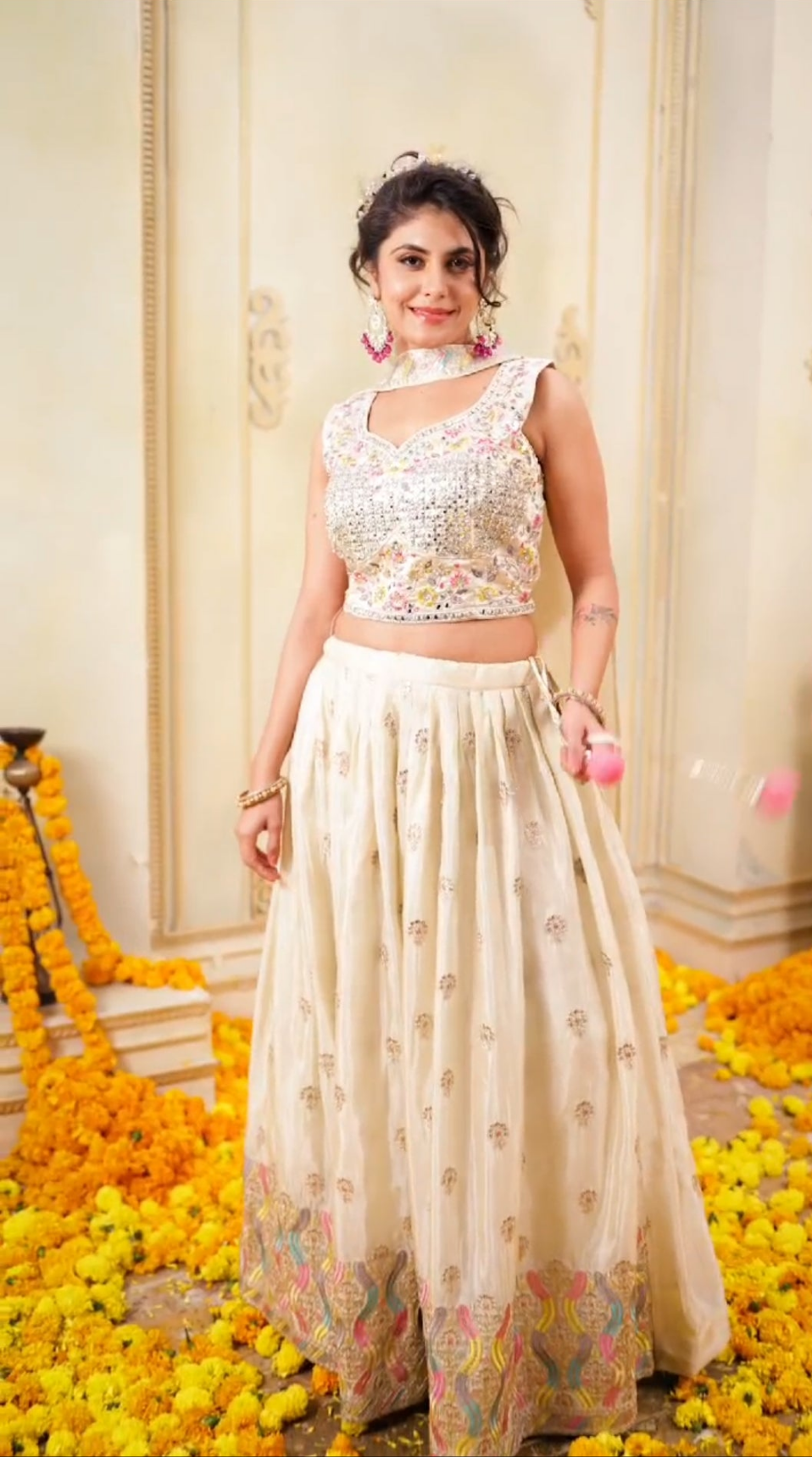 Off White Embroidered silk Lehenga set ✨️ size  L/ XL  available