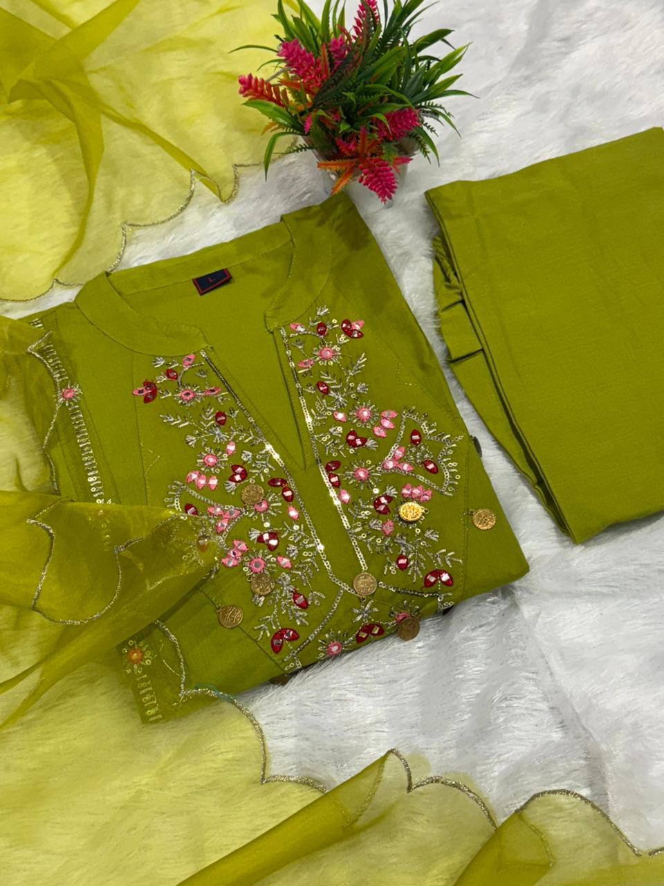 Elegant 3 piece Partywear Kurti set     Size : M-38, L-40, XL-42, XXL-44 3XL-46*