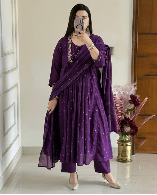 Elegant flaired Anarkali kurta set Size available*- *38(M), 40(L), 42(Xl),44(XXL),46(XXXL*