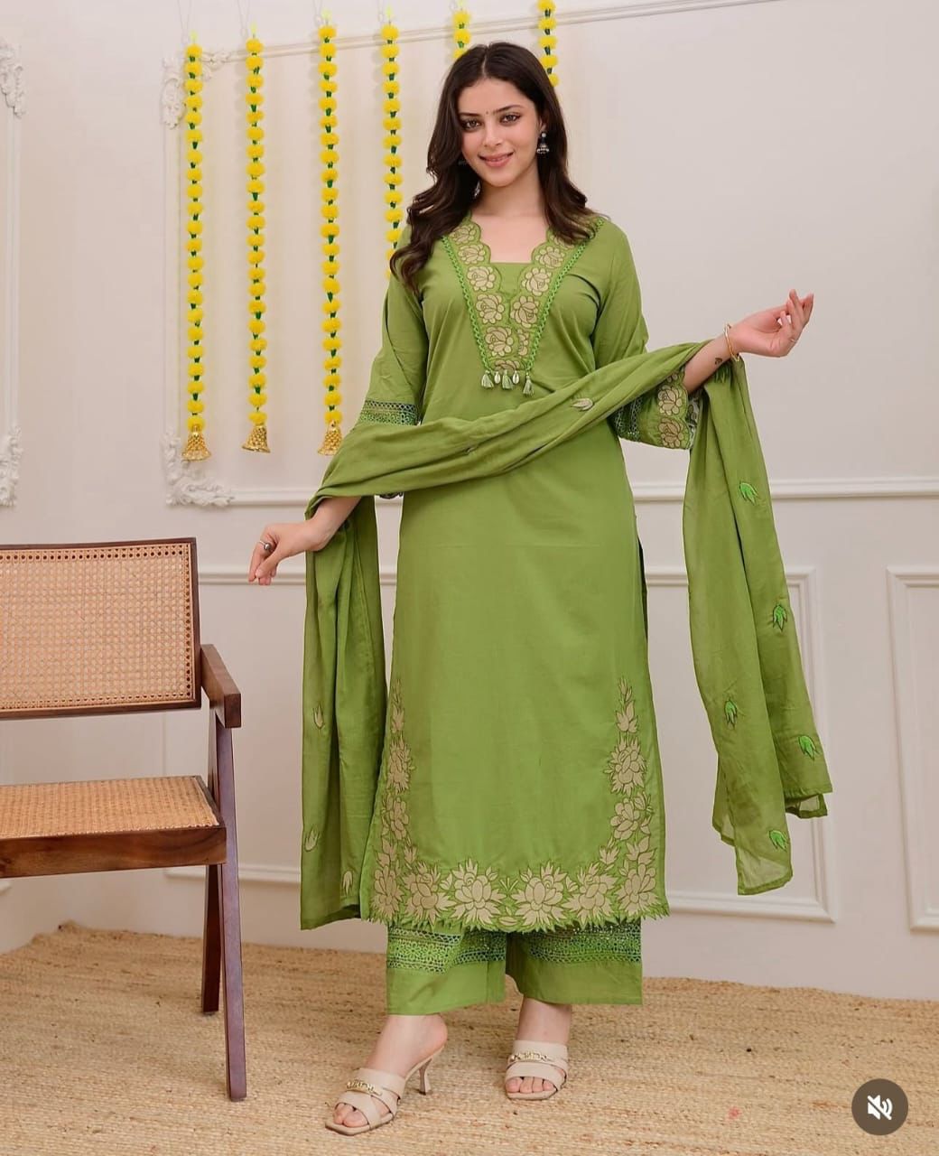 Partywear elegant straight kurta 3 pcs set Size available*- *38(M),40(L),42(XL)*
*44(XXL),