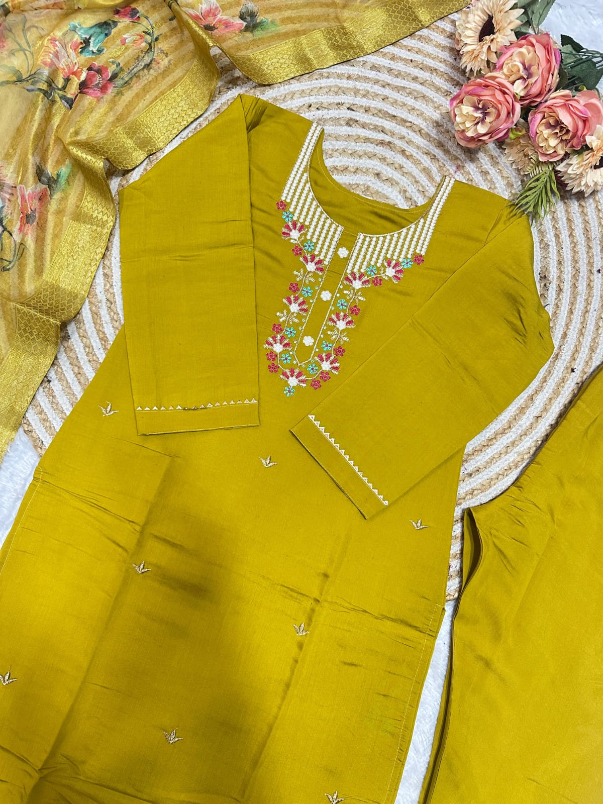 Elegant Partywear embroidery kurti pant dupatta set Size 38 40 42 44