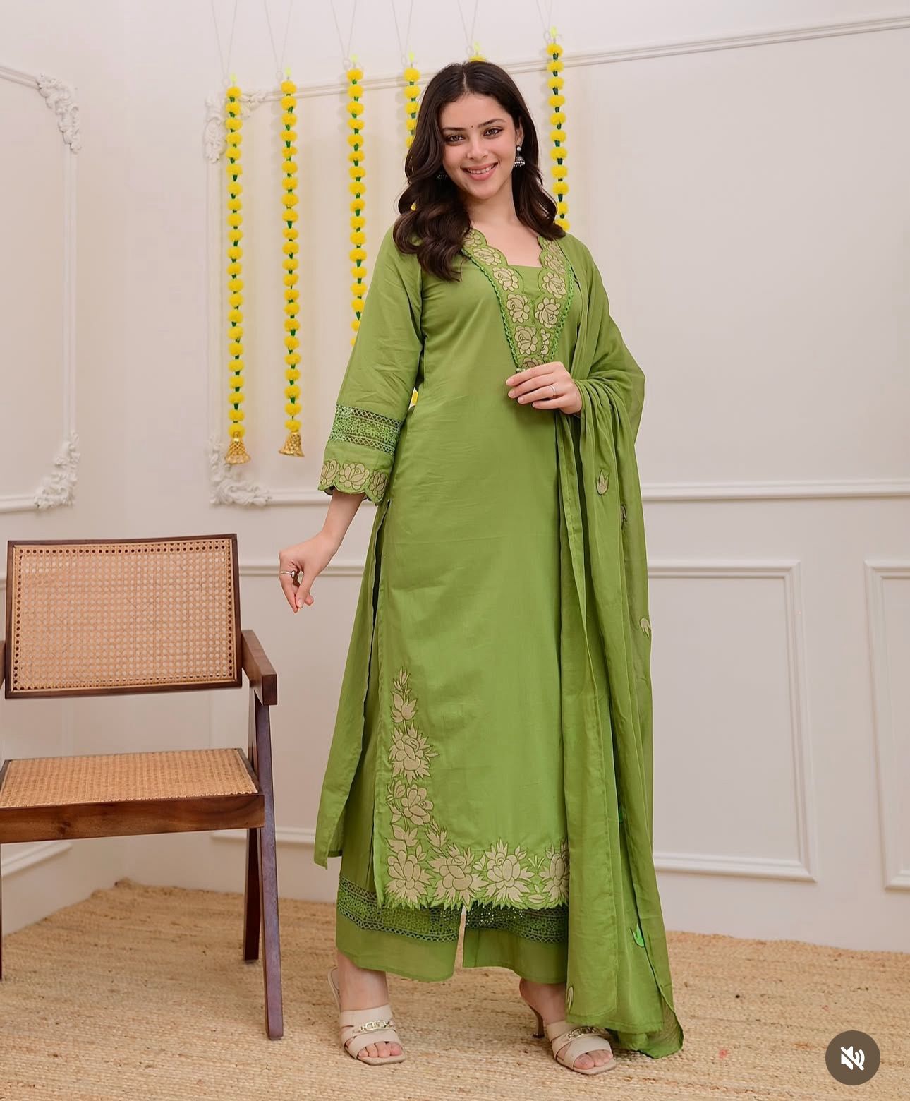 Partywear elegant straight kurta 3 pcs set Size available*- *38(M),40(L),42(XL)*
*44(XXL),