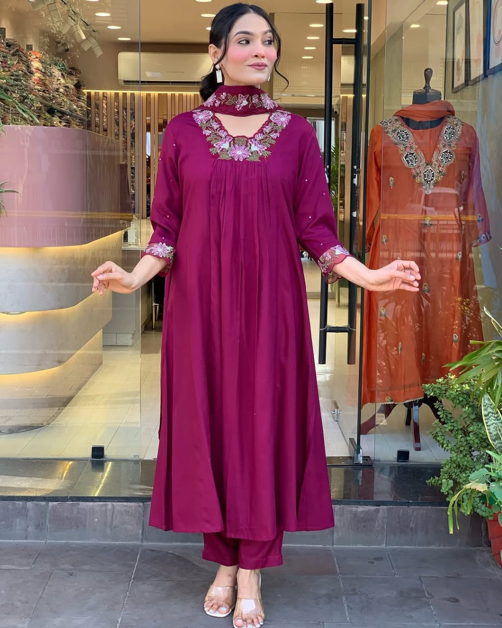 Elegant Partywear Embroidery work Stylish kurti set Size : M L XL XXL XXXL.