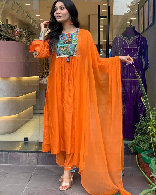 Beautiful cotton kurti set                    Size : M L XL XXL.