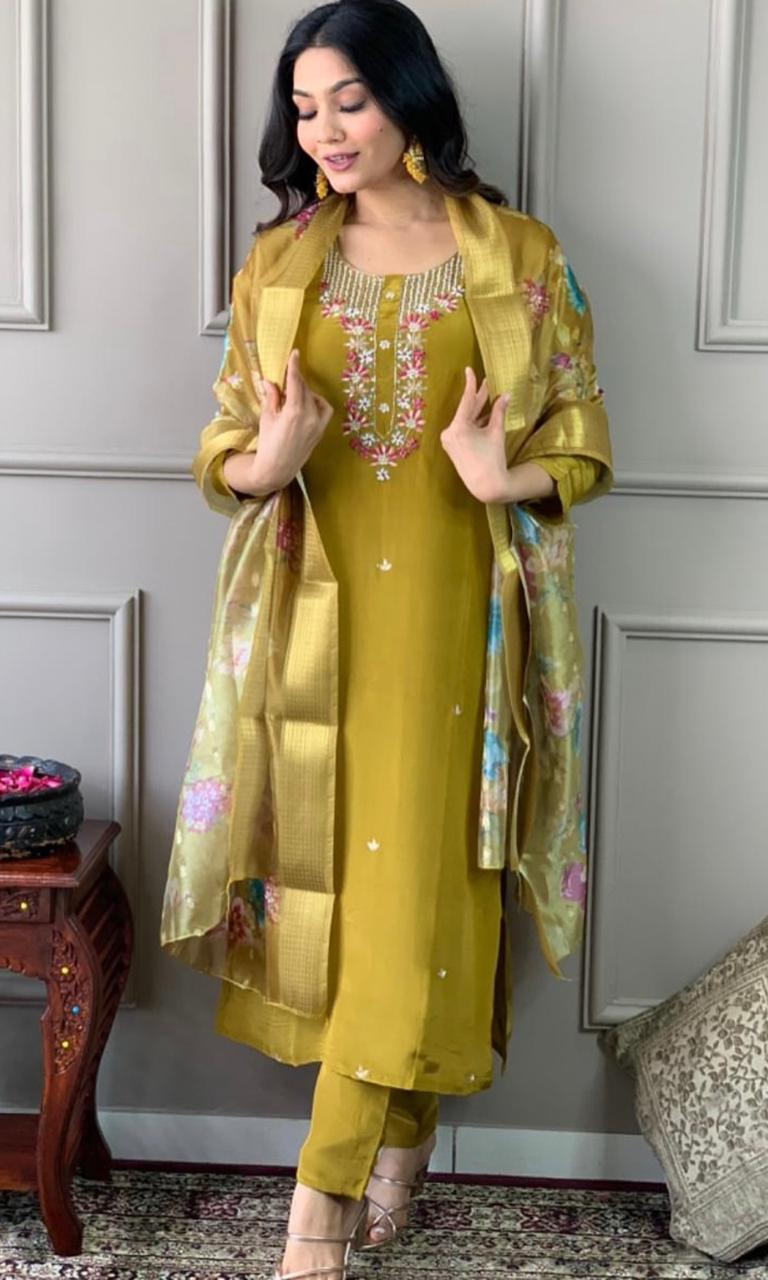 Elegant Partywear embroidery kurti pant dupatta set Size 38 40 42 44