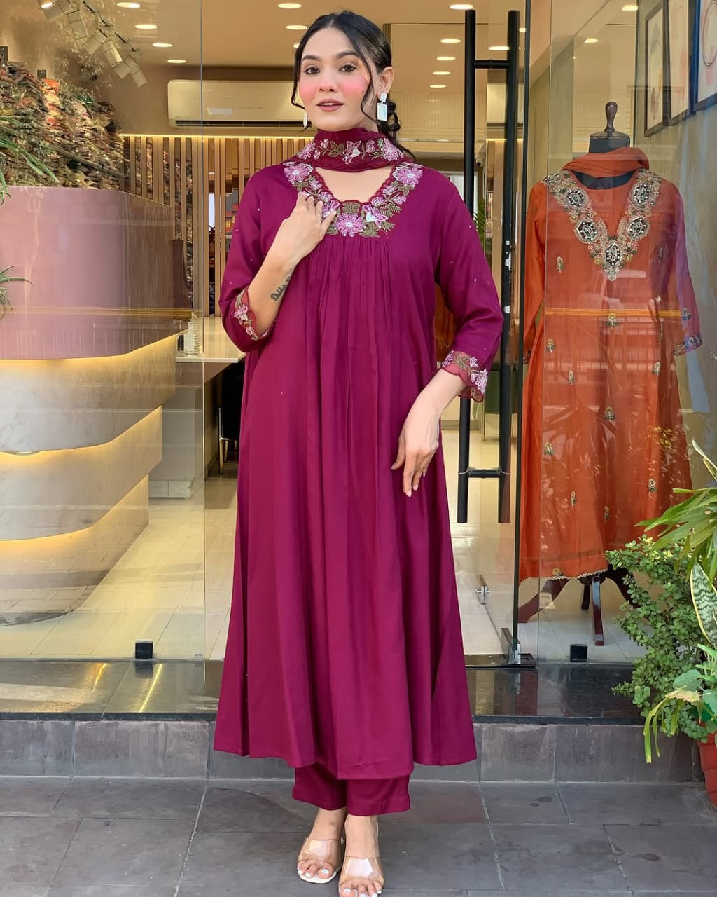 Elegant Partywear Embroidery work Stylish kurti set Size : M L XL XXL XXXL.