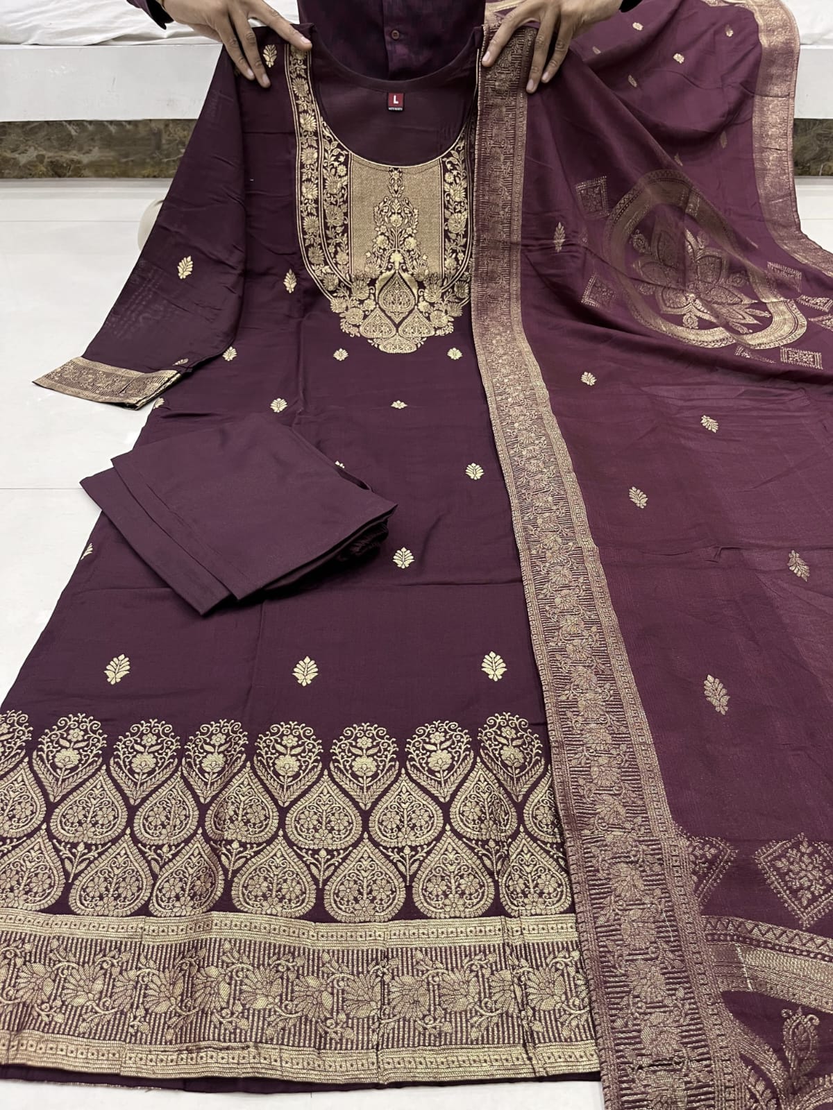 Beautiful Suit Sets in pure Banarasi Suit Set Top pent with duppta