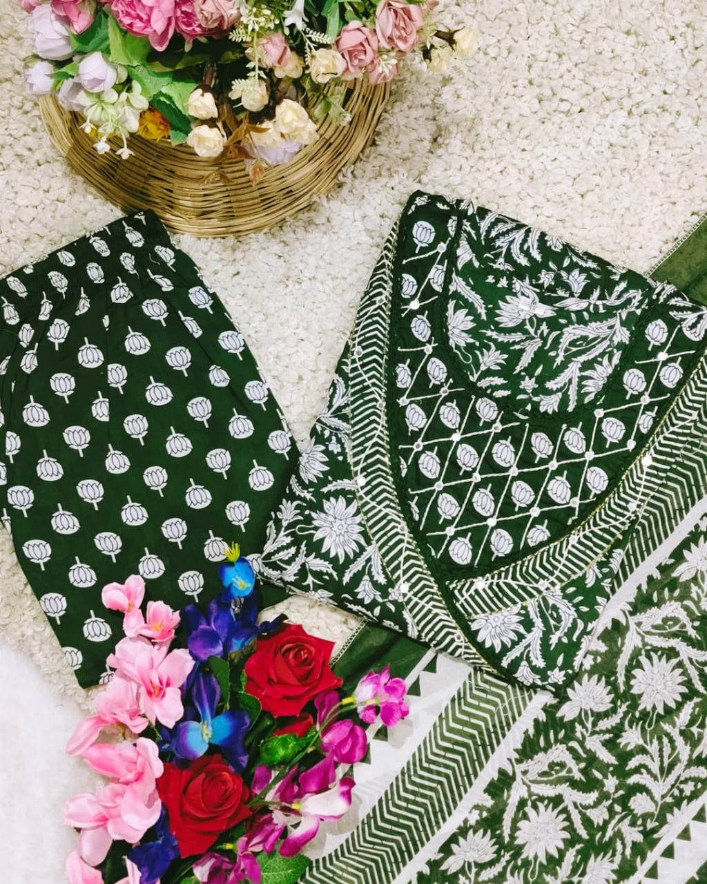 Cotton Anarkali kurta set with new style in saganeri print_                      Size - *M(38),40(L),42(XL),*
*44(XXL), 46(3xl)*