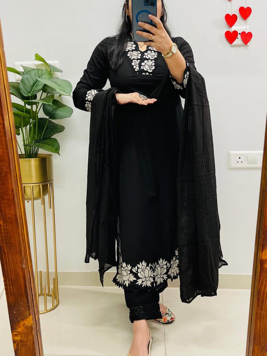 Partywear elegant straight kurta 3 pcs set Size available*- *38(M),40(L),42(XL)*
*44(XXL),