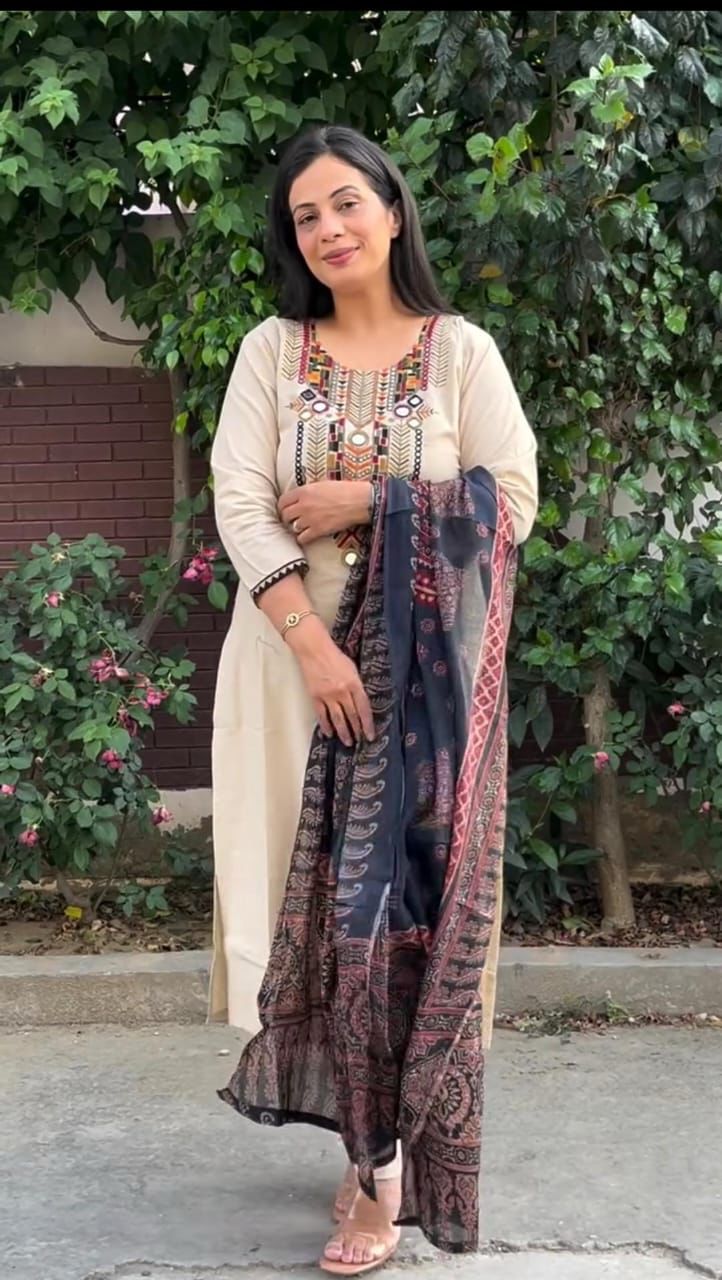 Beautiful Embroidery 3pcs pure cotton kurti set Size: *M/38, L/40, XL/42, XXL/44,XXXl/46*