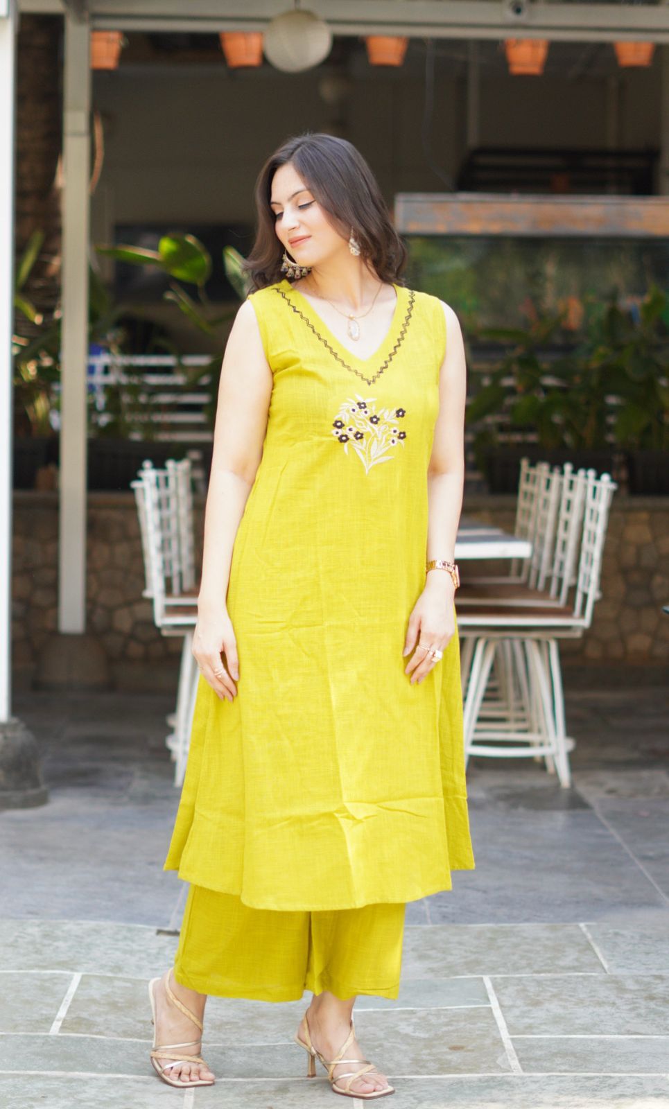 Beautiful embroidery crafted in premium cotton kurti set                   Size 38,40,42,44