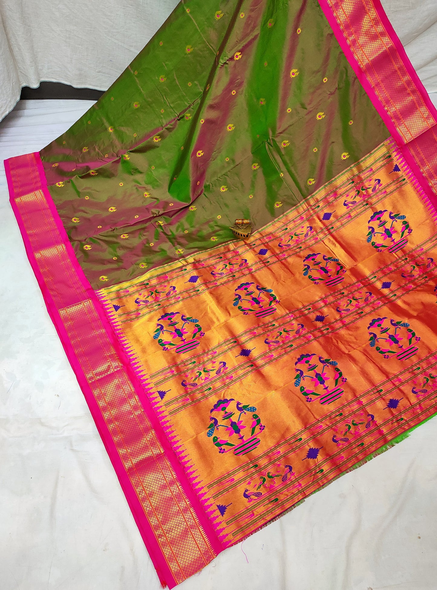 Majestic Karnful Peacock Kadiyal Pure Silk Paithani