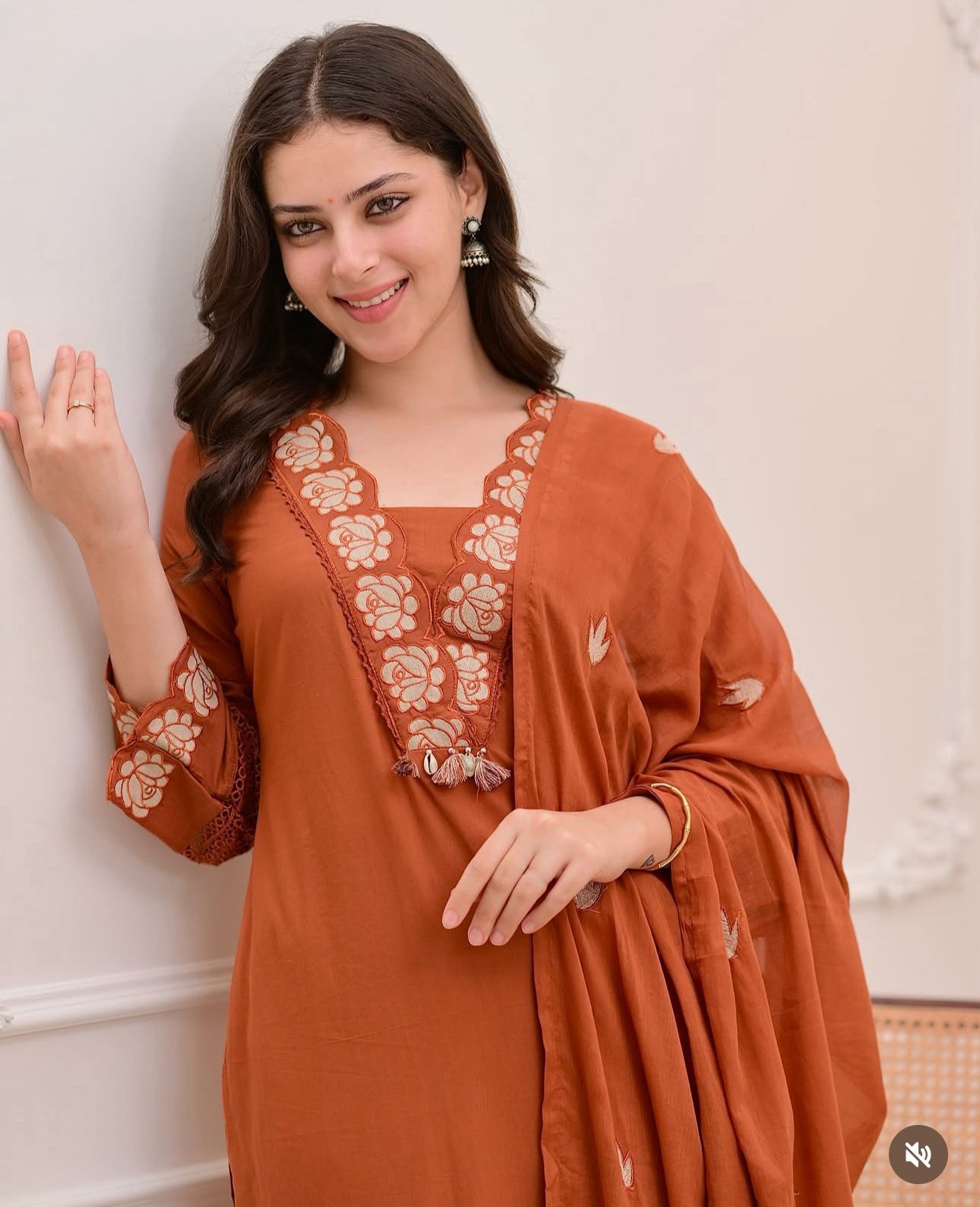 Partywear elegant straight kurta 3 pcs set Size available*- *38(M),40(L),42(XL)*
*44(XXL),