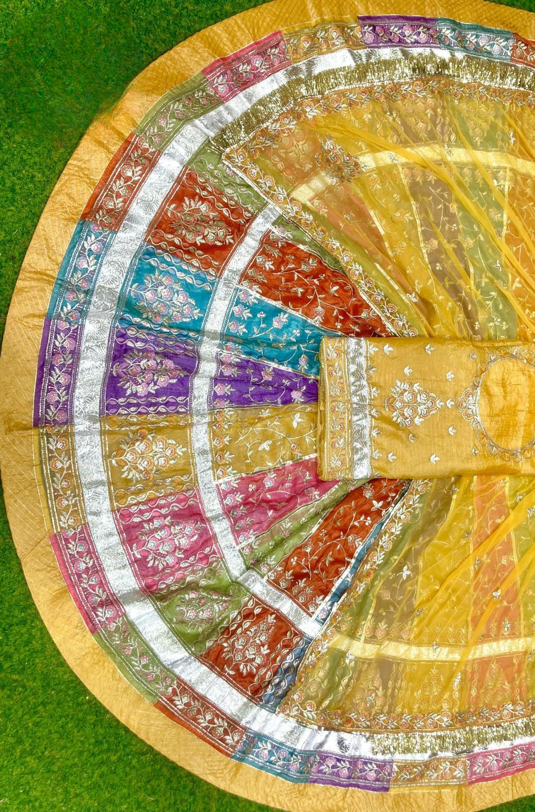 DESIGHNER 5 MTR GHER Premium Quality Hevy Gold Crush Fabric with Humarai pure Odhani*HEVY Fancy Barik zari Resham handwork beautiful poshak