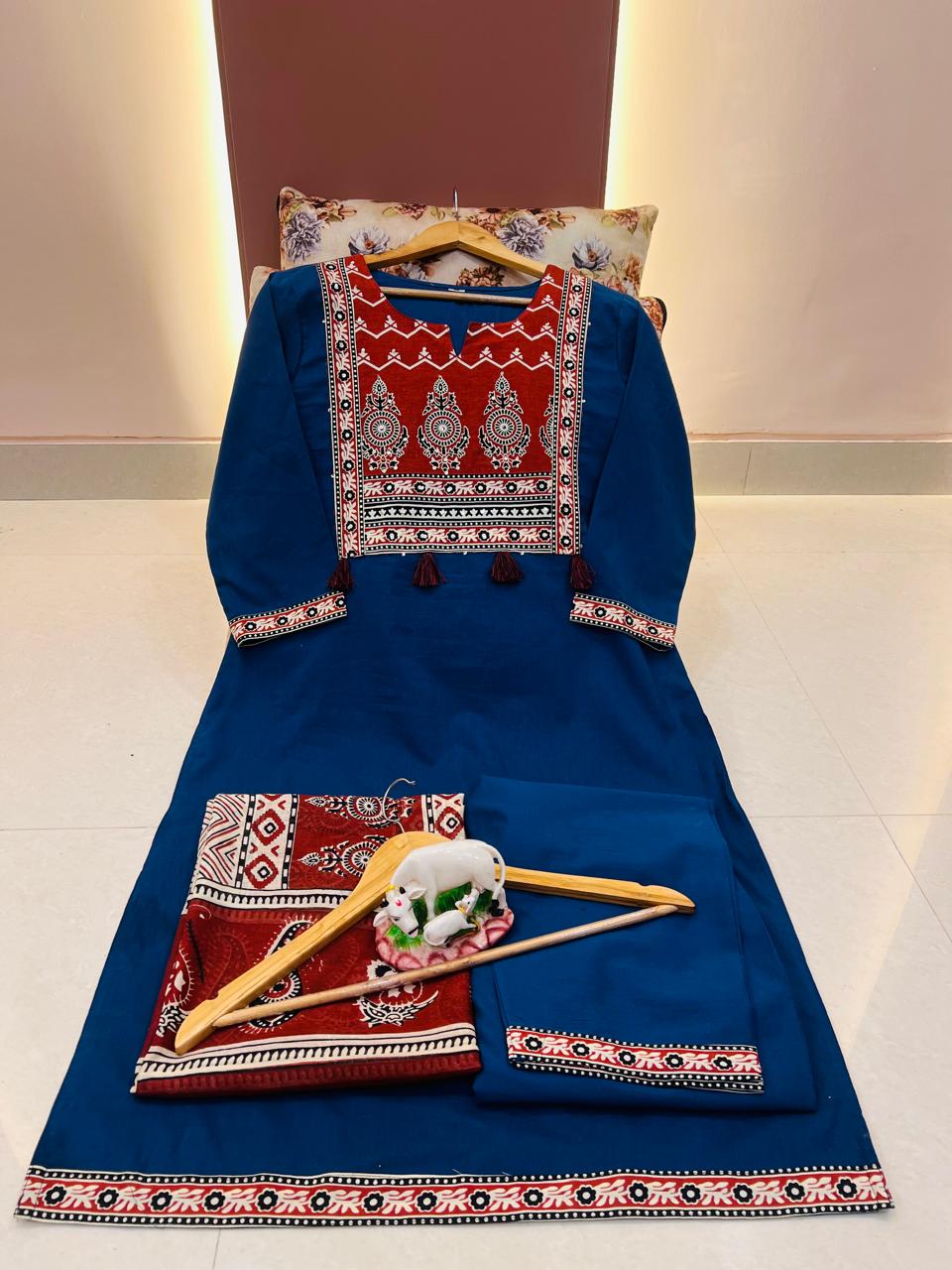 Pure fine Cotton fabric Kurti with Pant with cotton Dupatta*
Size: *M/38, L/40, XL/42, XXL/44,XXXl/46*