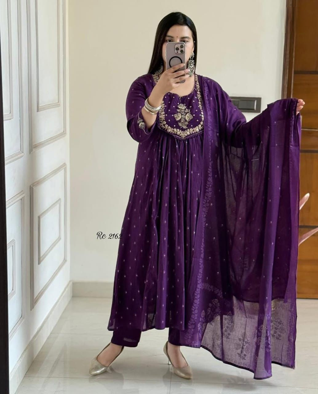 Elegant flaired Anarkali kurta set Size available*- *38(M), 40(L), 42(Xl),44(XXL),46(XXXL*