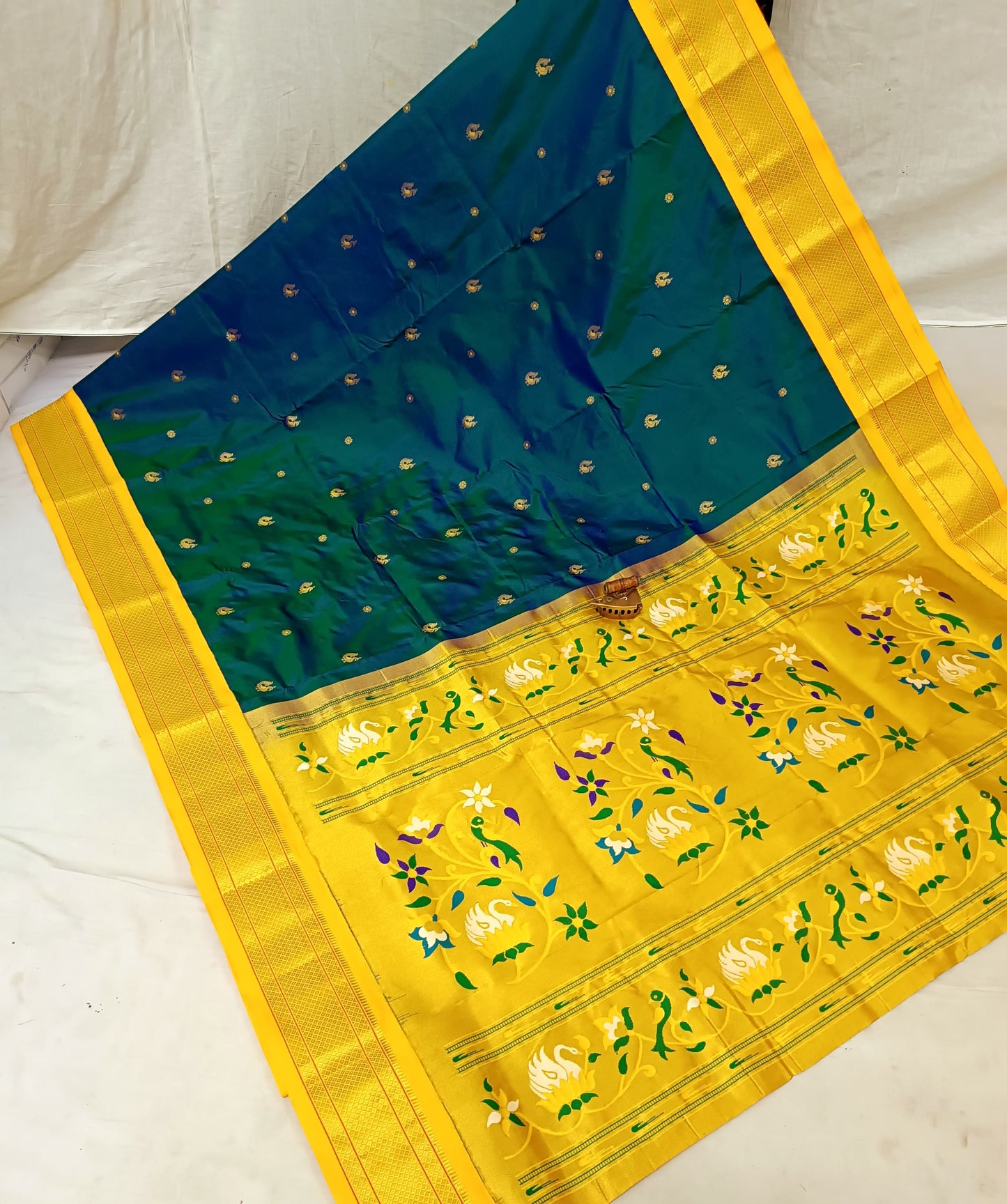 Majestic Karnful Peacock Kadiyal Pure Silk Paithani