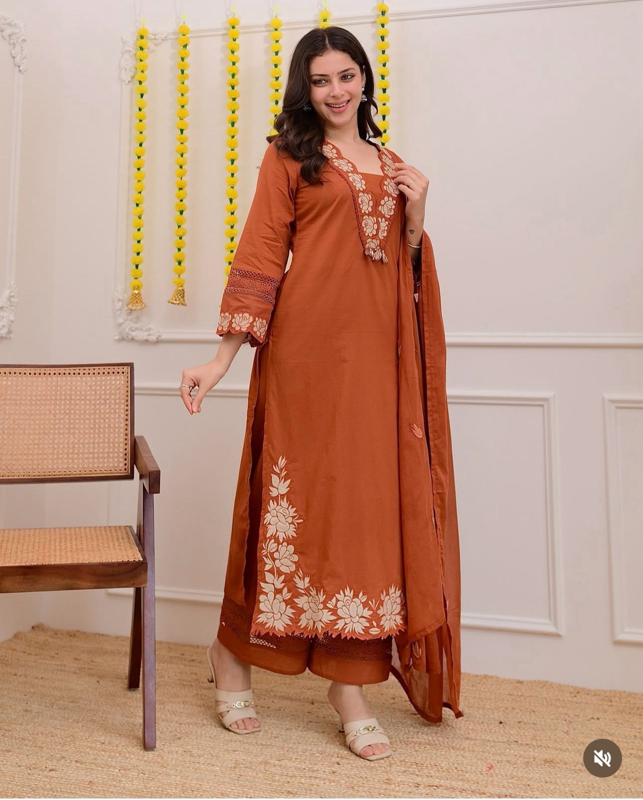 Partywear elegant straight kurta 3 pcs set Size available*- *38(M),40(L),42(XL)*
*44(XXL),