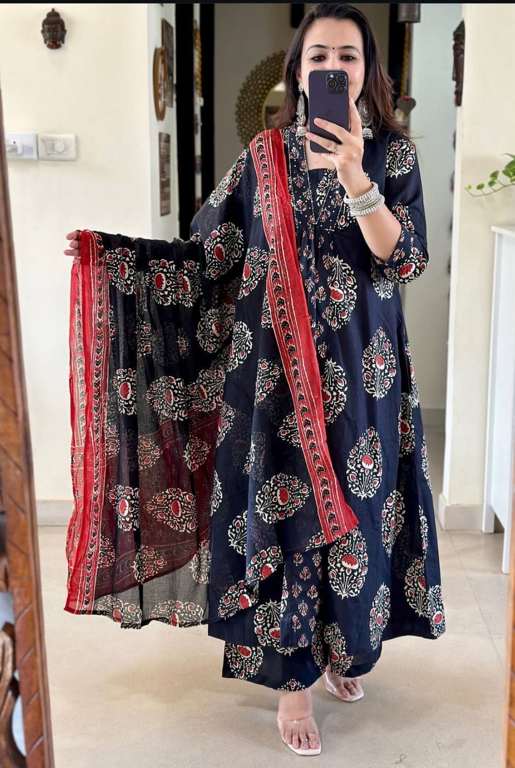 Embroidered& pitten work printed Cotton kurta & pant with malmal dupatta set Size 38 40 42 44 46