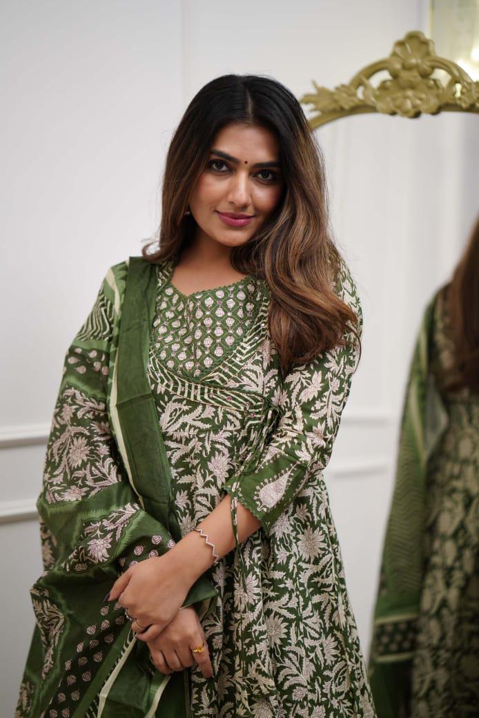 Cotton Anarkali kurta set with new style in saganeri print_                      Size - *M(38),40(L),42(XL),*
*44(XXL), 46(3xl)*