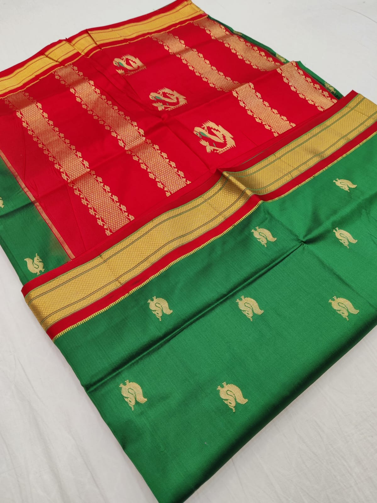 Pure silk kadiyal Paithani Saree